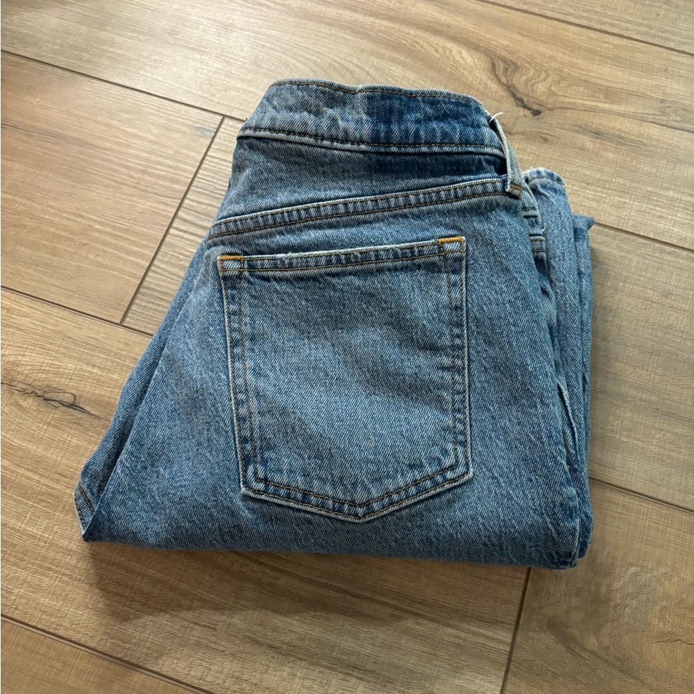 Abercrombie & Fitch - The Straight Mid Rise Jean